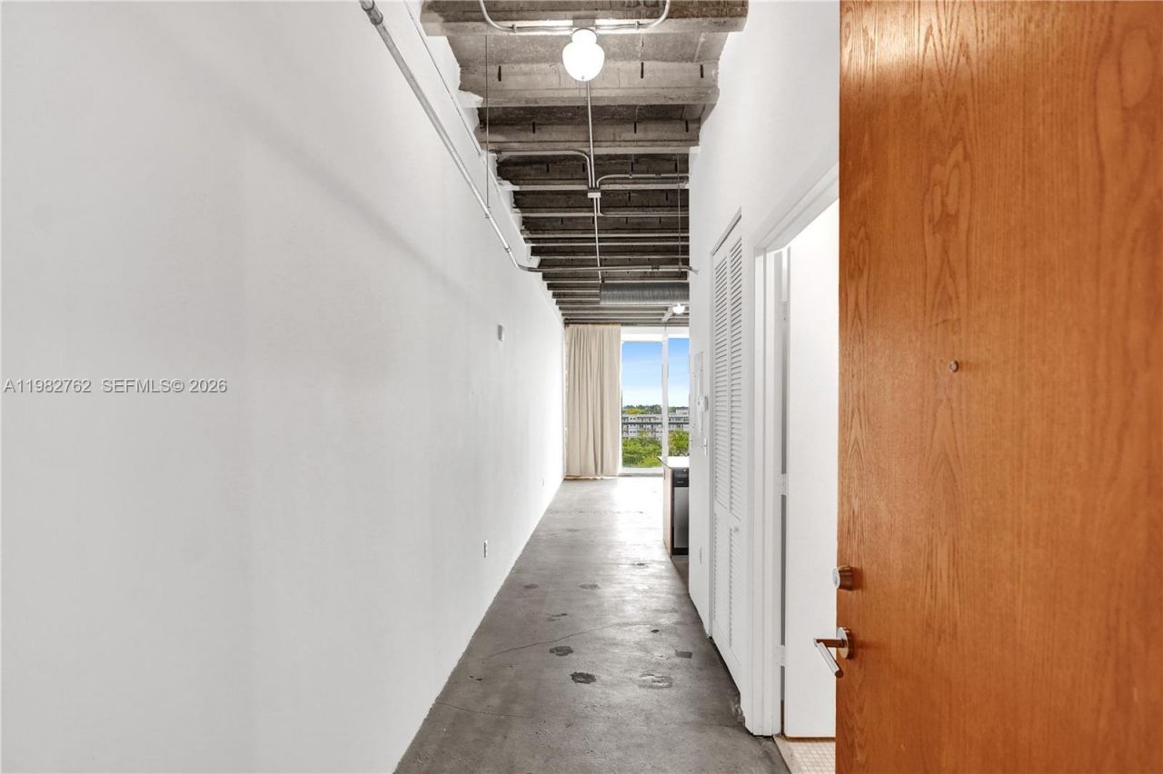 8101 Biscayne Blvd , Unit R-513, Miami, FL 33138 Photo