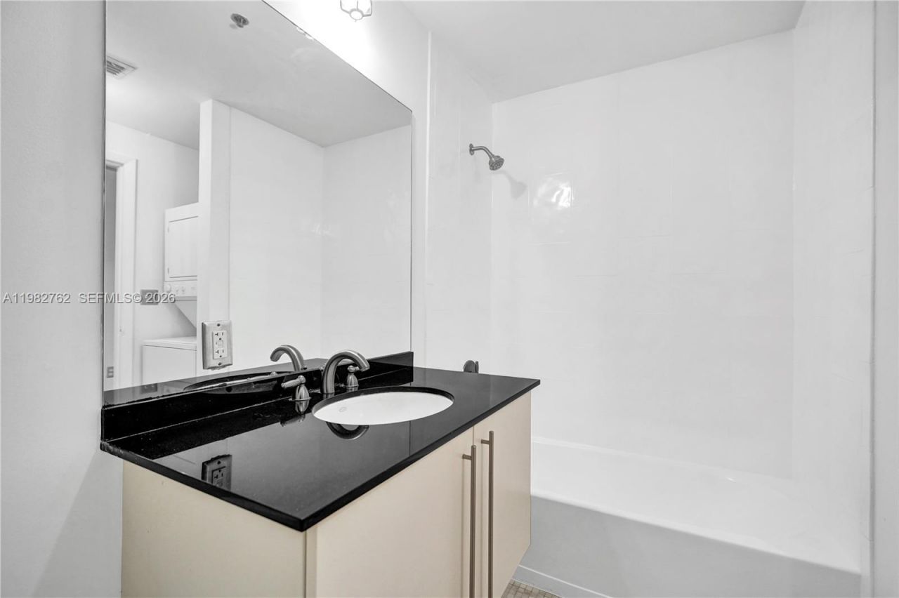 8101 Biscayne Blvd , Unit R-513, Miami, FL 33138 Photo