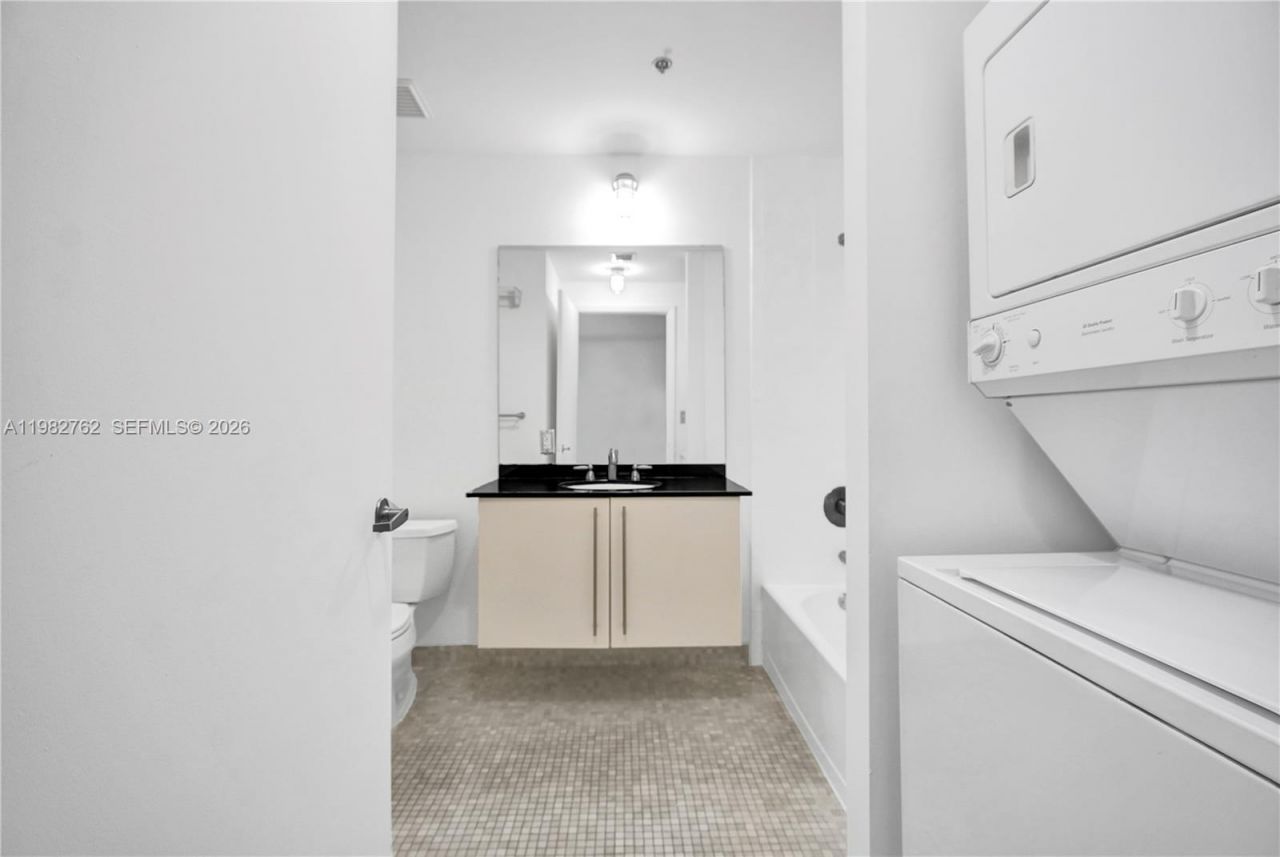 8101 Biscayne Blvd , Unit R-513, Miami, FL 33138 Photo