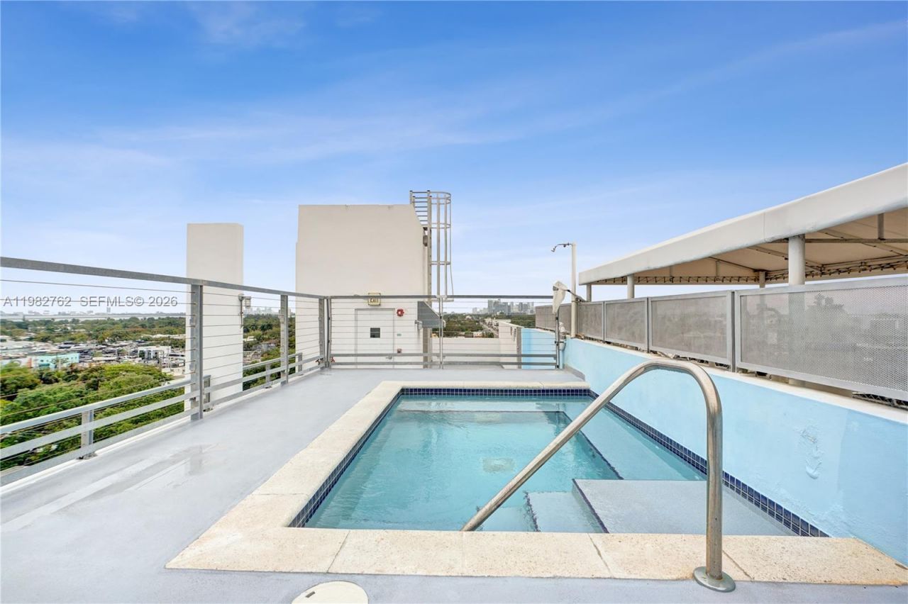 8101 Biscayne Blvd , Unit R-513, Miami, FL 33138 Photo