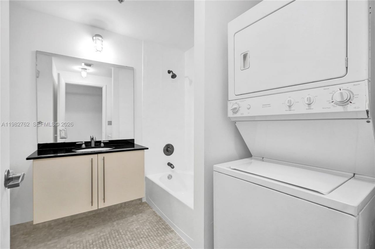 8101 Biscayne Blvd , Unit R-513, Miami, FL 33138 Photo