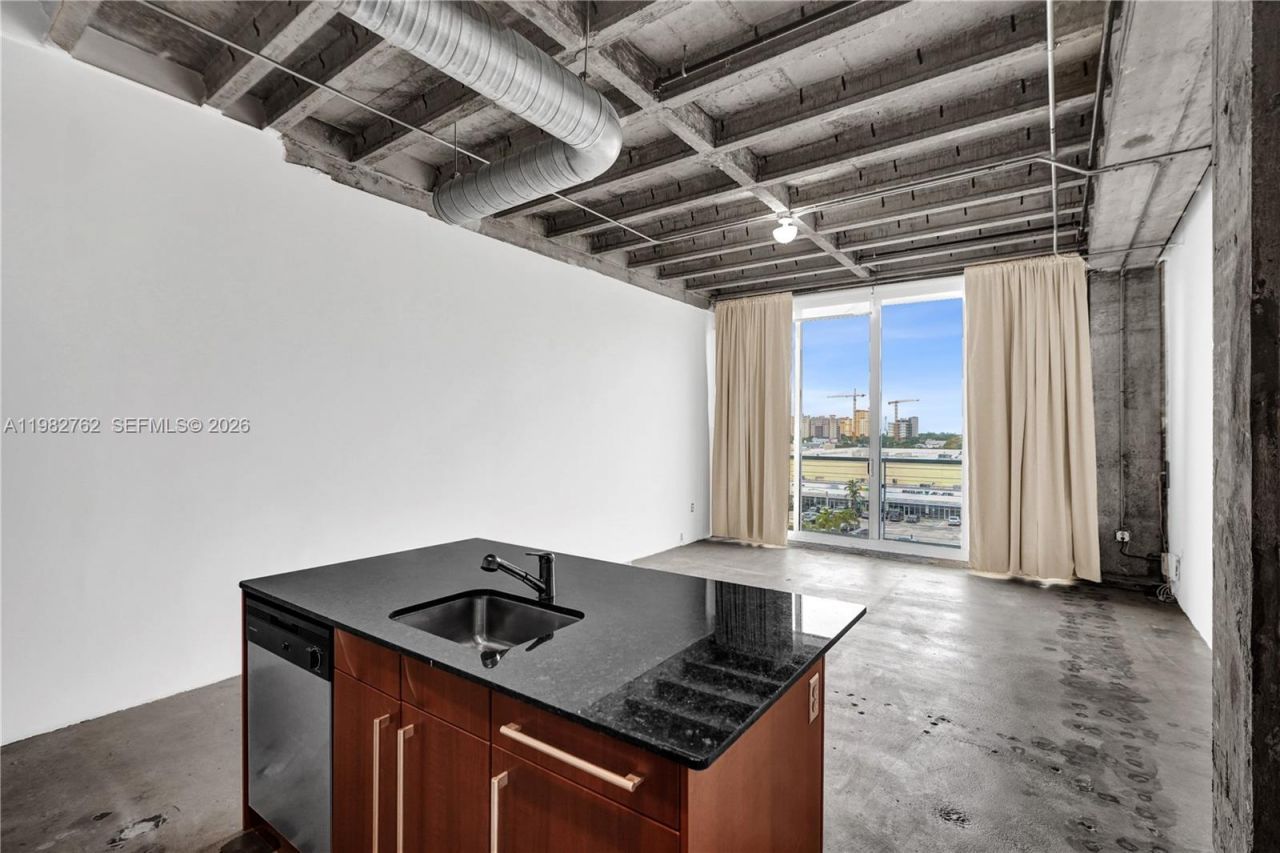 8101 Biscayne Blvd , Unit R-513, Miami, FL 33138 Photo