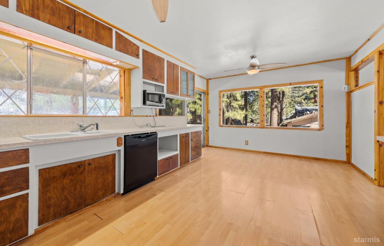 2493 Ponderosa Street, South Lake Tahoe, CA 96150 Photo