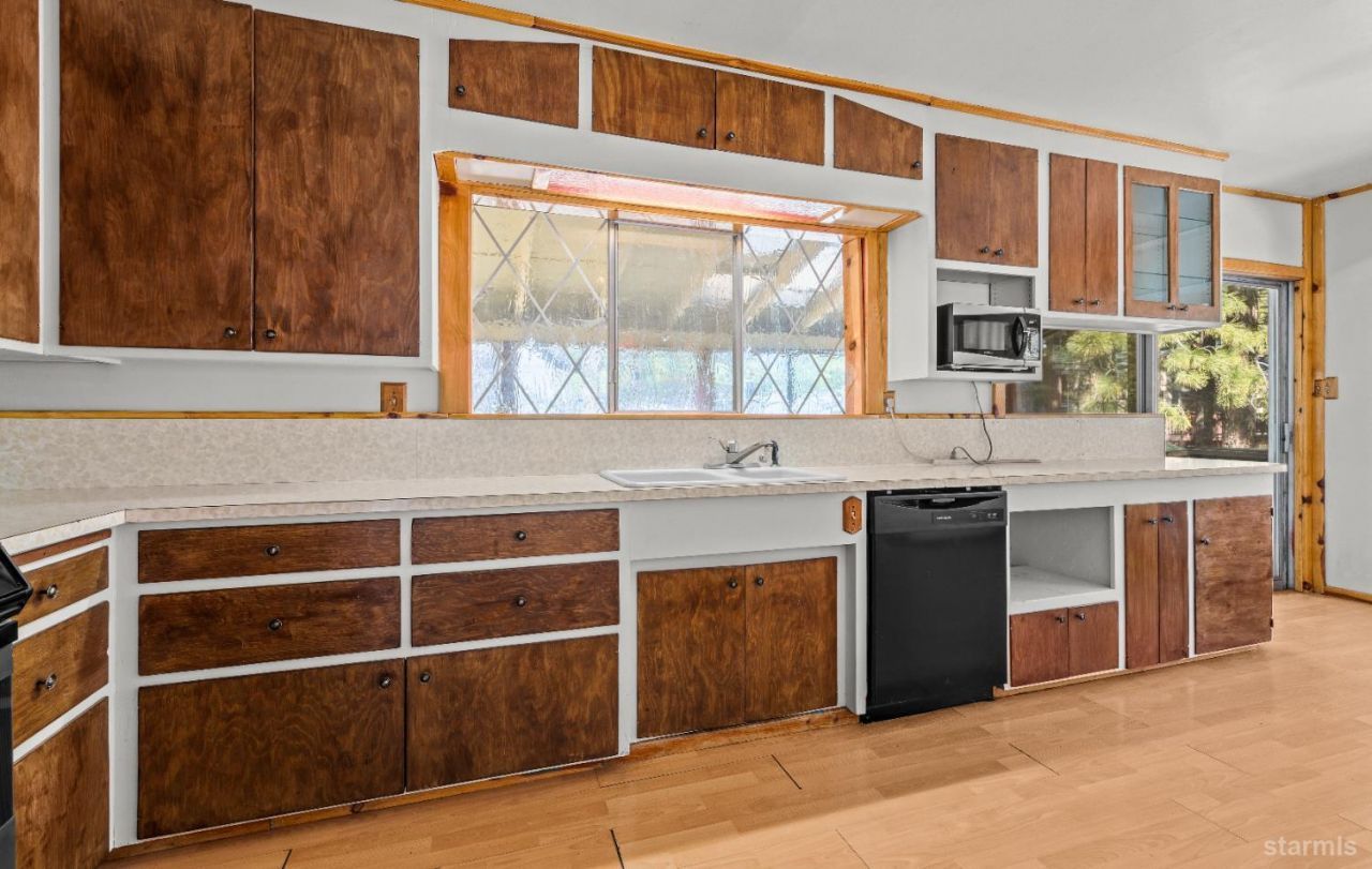 2493 Ponderosa Street, South Lake Tahoe, CA 96150 Photo