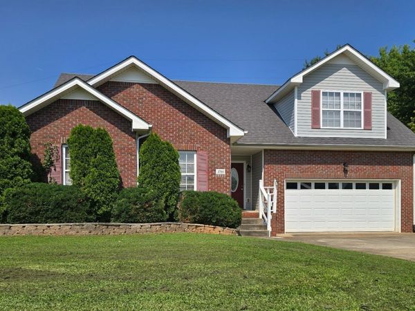 3700 Wheatfield Ln, Clarksville, TN 37040