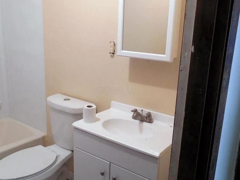 884 S Hague Avenue, Columbus, OH 43204 Photo 8