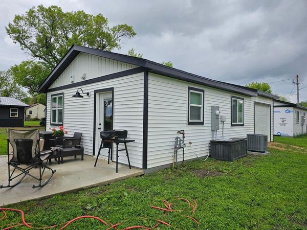 201 1/2 10th Avenue SE, Pipestone, MN 56164