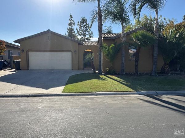 5011 Pelican Hill Drive, Bakersfield, CA 93312