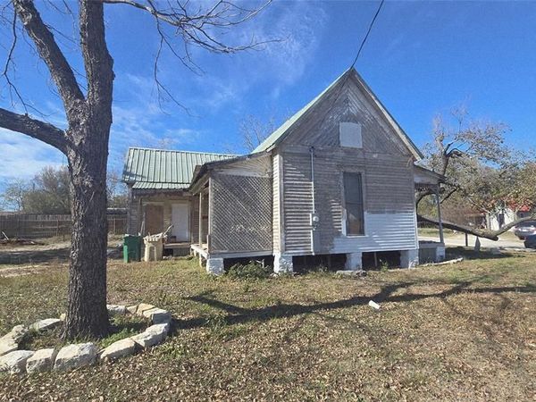 308 E Duncan Avenue , Comanche, TX 76442