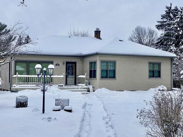 703 GREENBRIAR AVENUE, PARK RIDGE, WI 54481