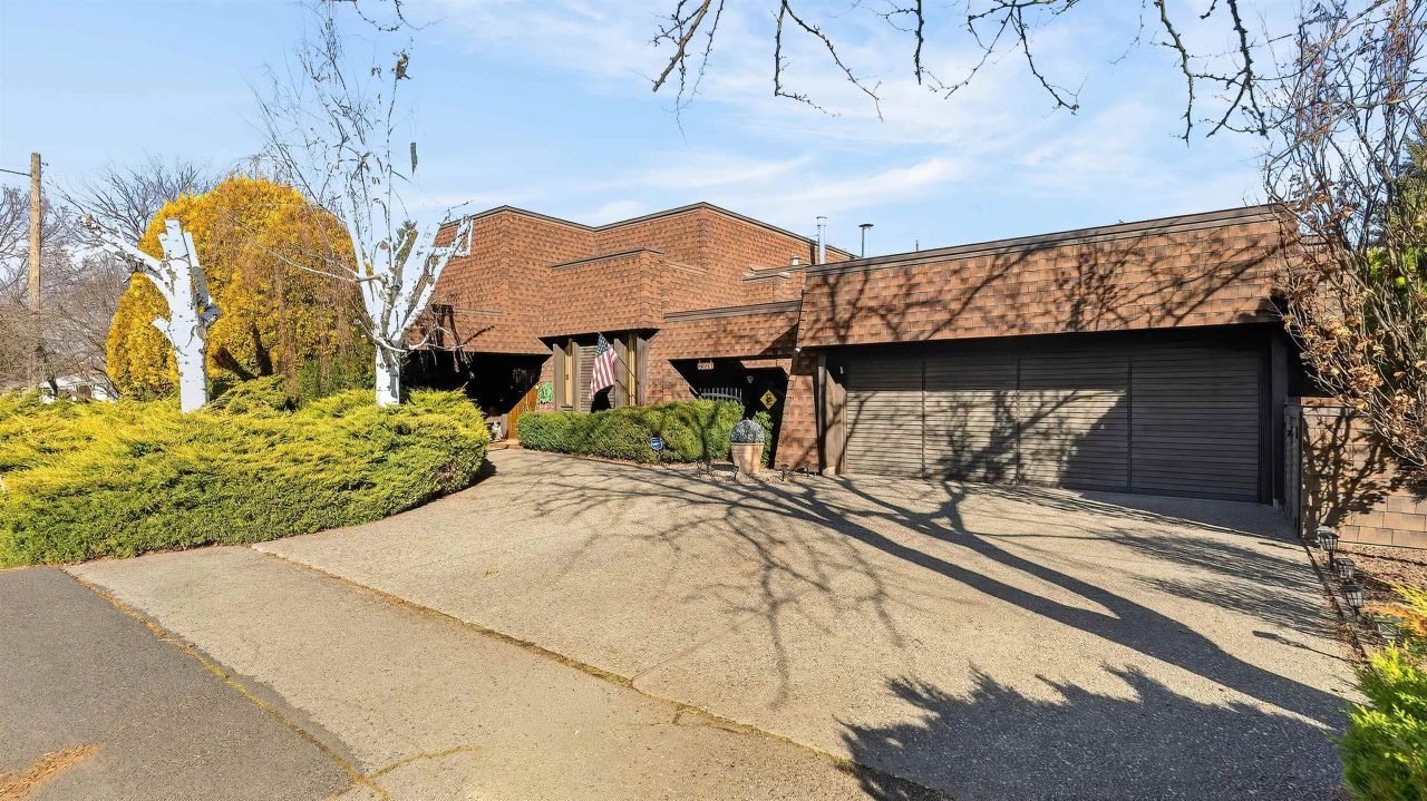 2904 N Maple Rd, Millwood, WA 99212 Main Photo