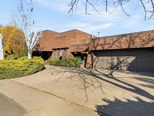 2904 N Maple Rd, Millwood, WA 99212