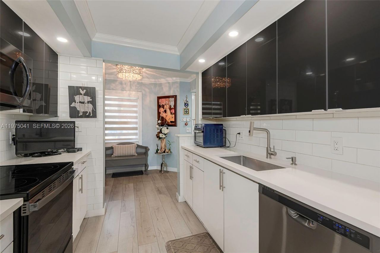 13705 SW 12th St, Unit 104B, Pembroke Pines, FL 33027 Photo