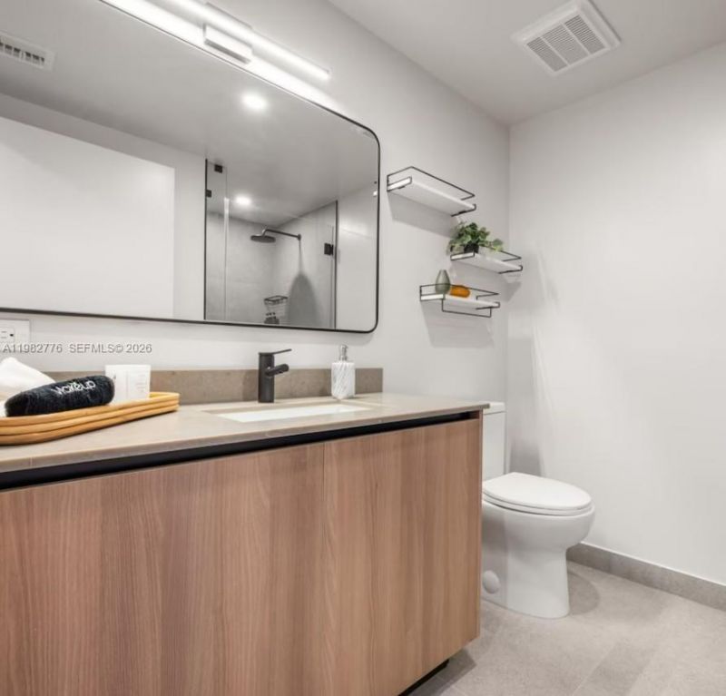 501 NE 1st St, Unit 1006, Miami Beach, FL 33132 Photo