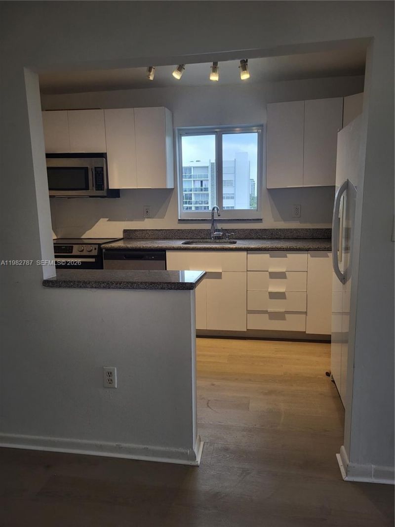 1020 94th St, Unit 503, Bay Harbor Islands, FL 33154 Photo