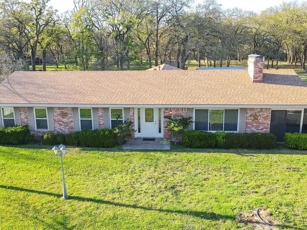 851 Leroy Parkway, Elm Mott, TX 76640