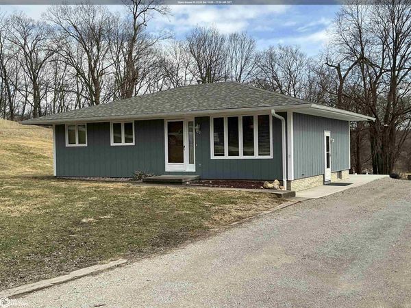 102 Green Knolls Street, Melrose, IA 52569