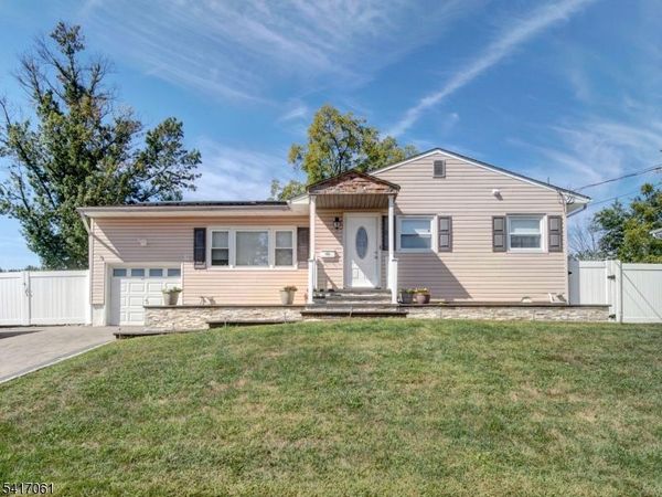 17 Thelma Ct, Woodbridge, NJ 07067