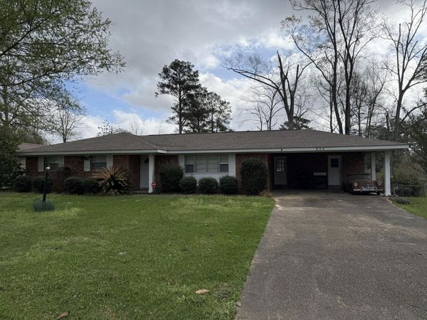 106 Springhill Dr., Hattiesburg, MS 39402