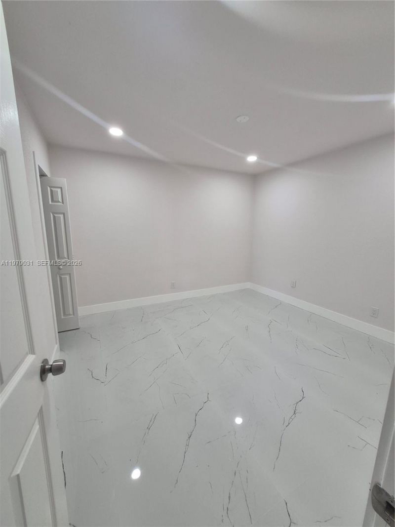 2121 NW 14th St, Miami, FL 33125 Photo