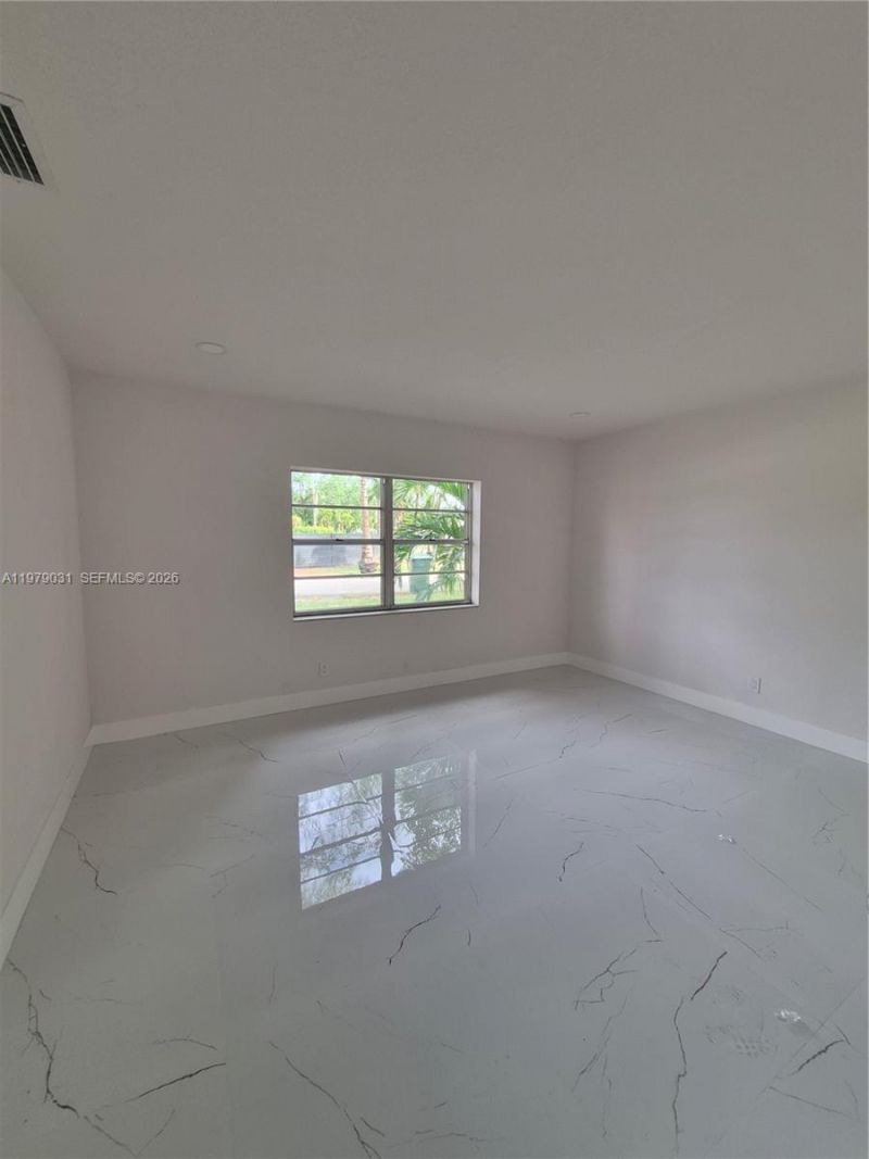 2121 NW 14th St, Miami, FL 33125 Photo