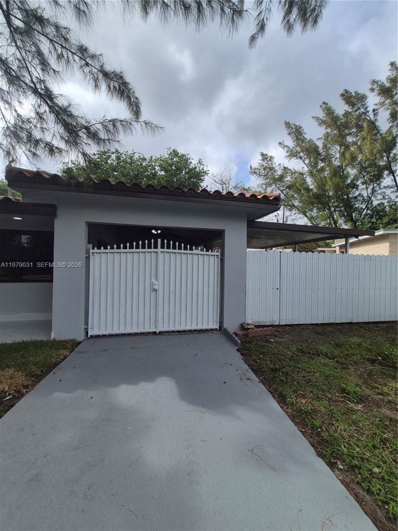 2121 NW 14th St, Miami, FL 33125 Photo