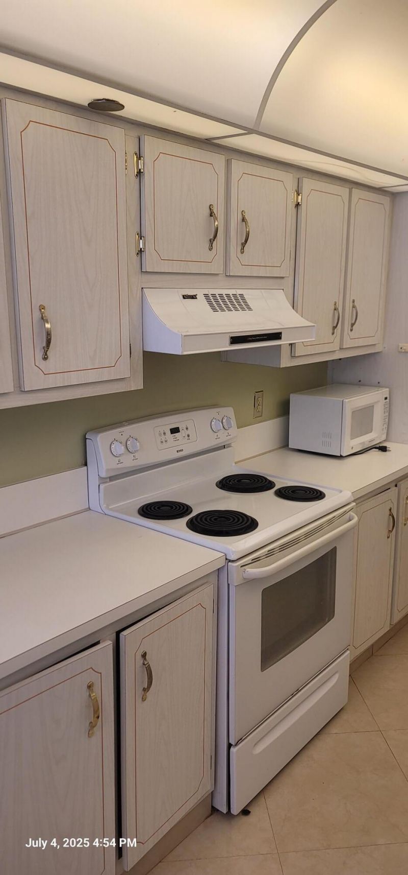 1300 Saint Charles Place, Unit L19, Pembroke Pines, FL 33026 Photo