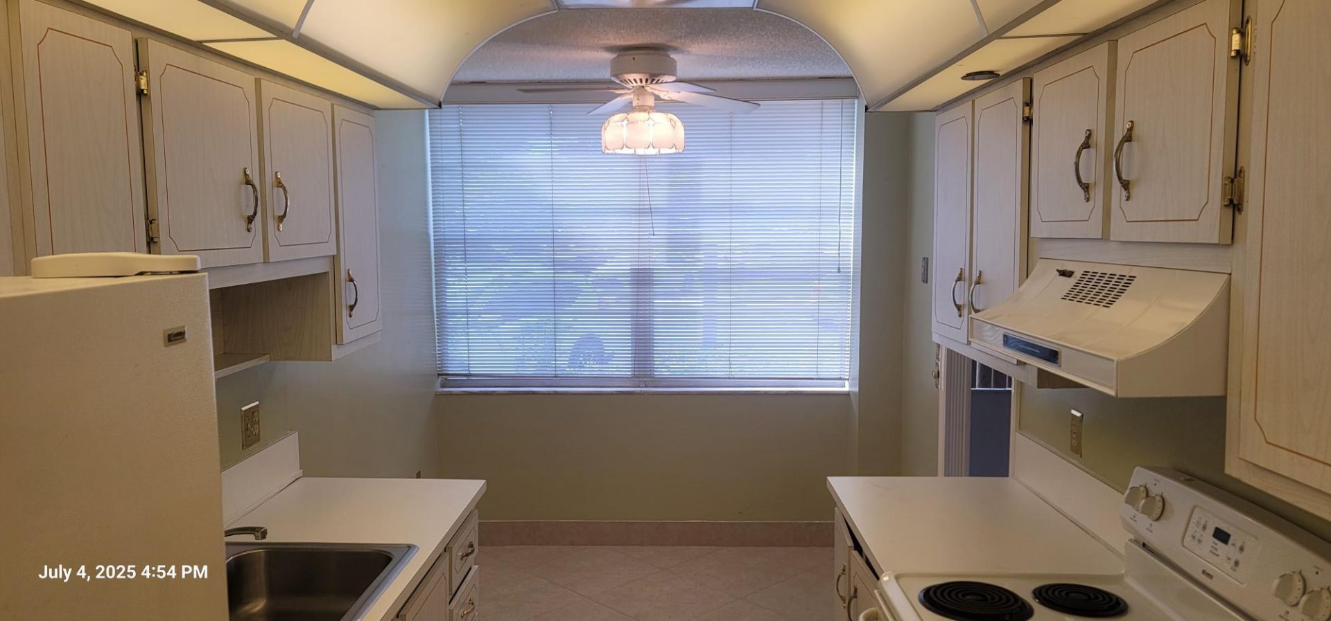 1300 Saint Charles Place, Unit L19, Pembroke Pines, FL 33026 Photo