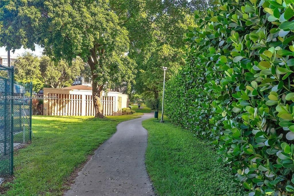 1300 Saint Charles Place, Unit L19, Pembroke Pines, FL 33026 Photo