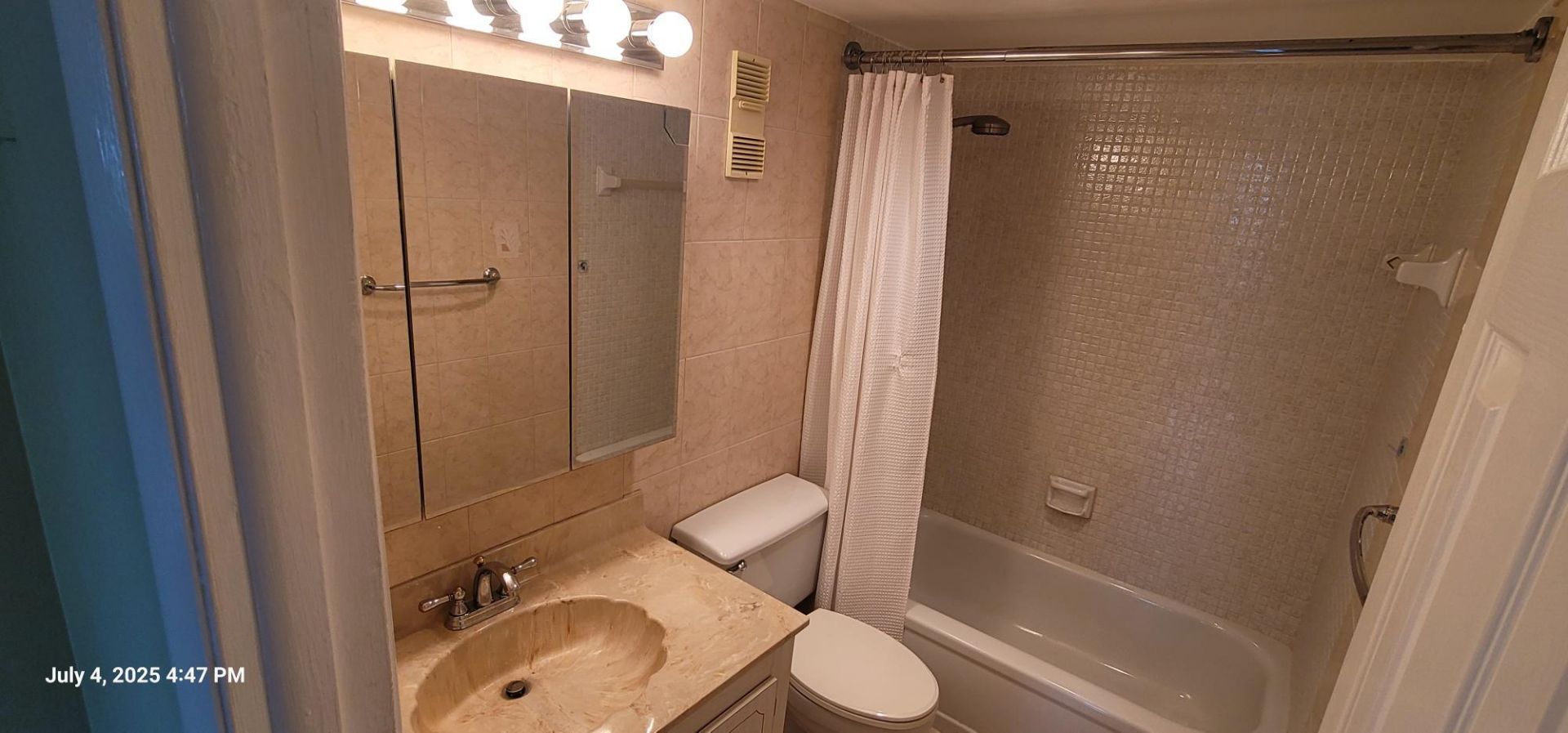 1300 Saint Charles Place, Unit L19, Pembroke Pines, FL 33026 Photo