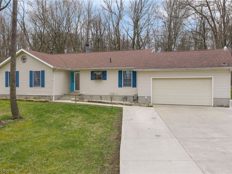 528 E Howe Road, Tallmadge, OH 44278 Photo 1