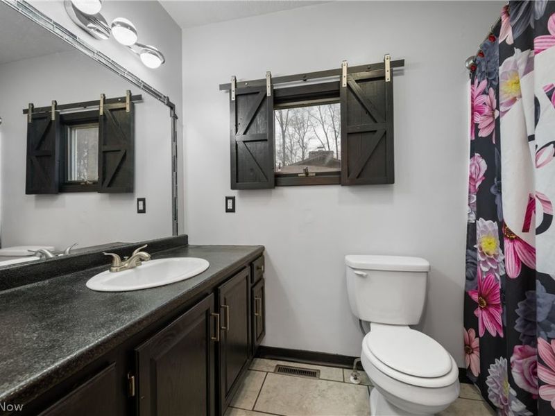 528 E Howe Road, Tallmadge, OH 44278 Photo 24