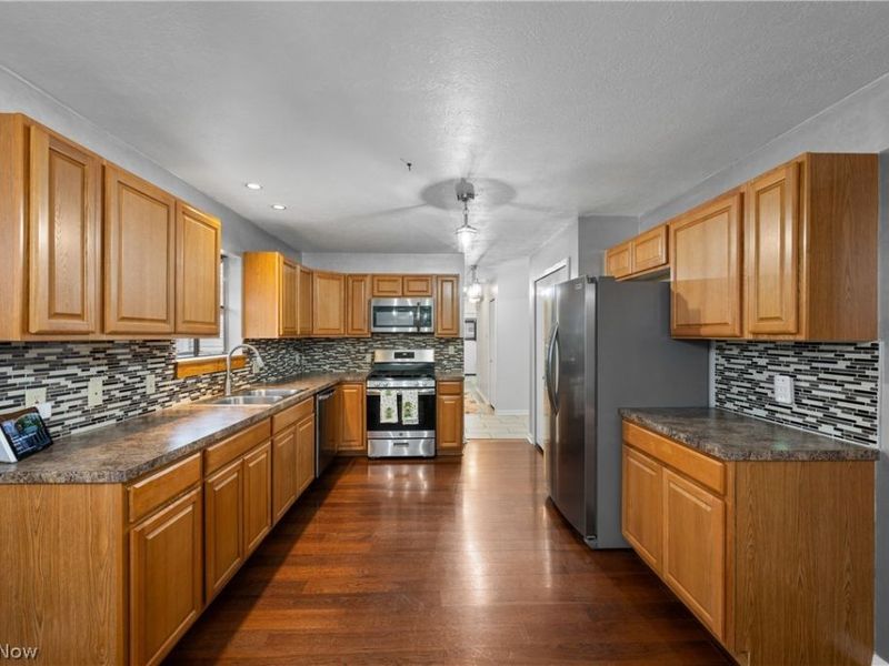 528 E Howe Road, Tallmadge, OH 44278 Photo 4