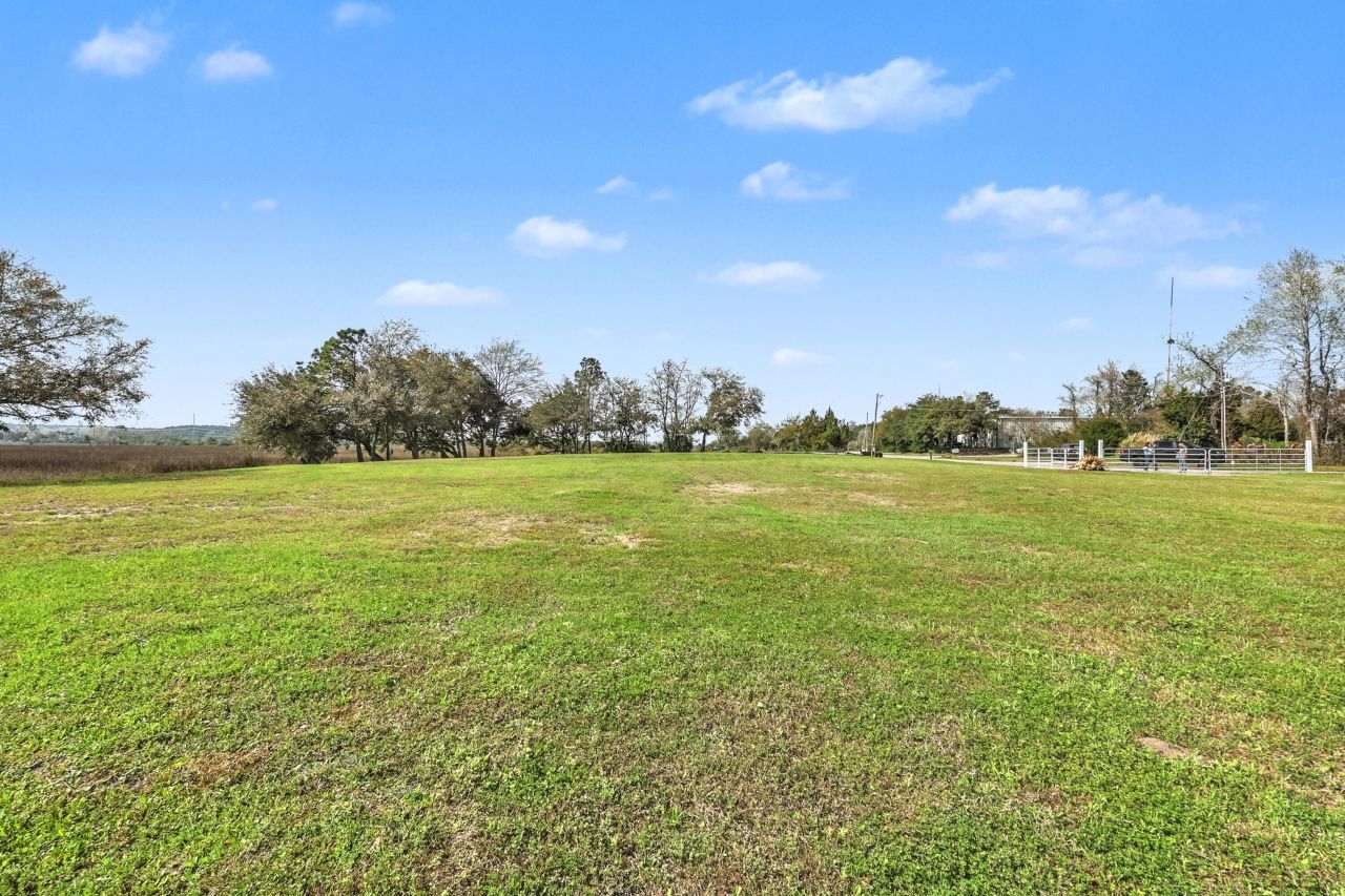 3925 James Bay Road Photo 32