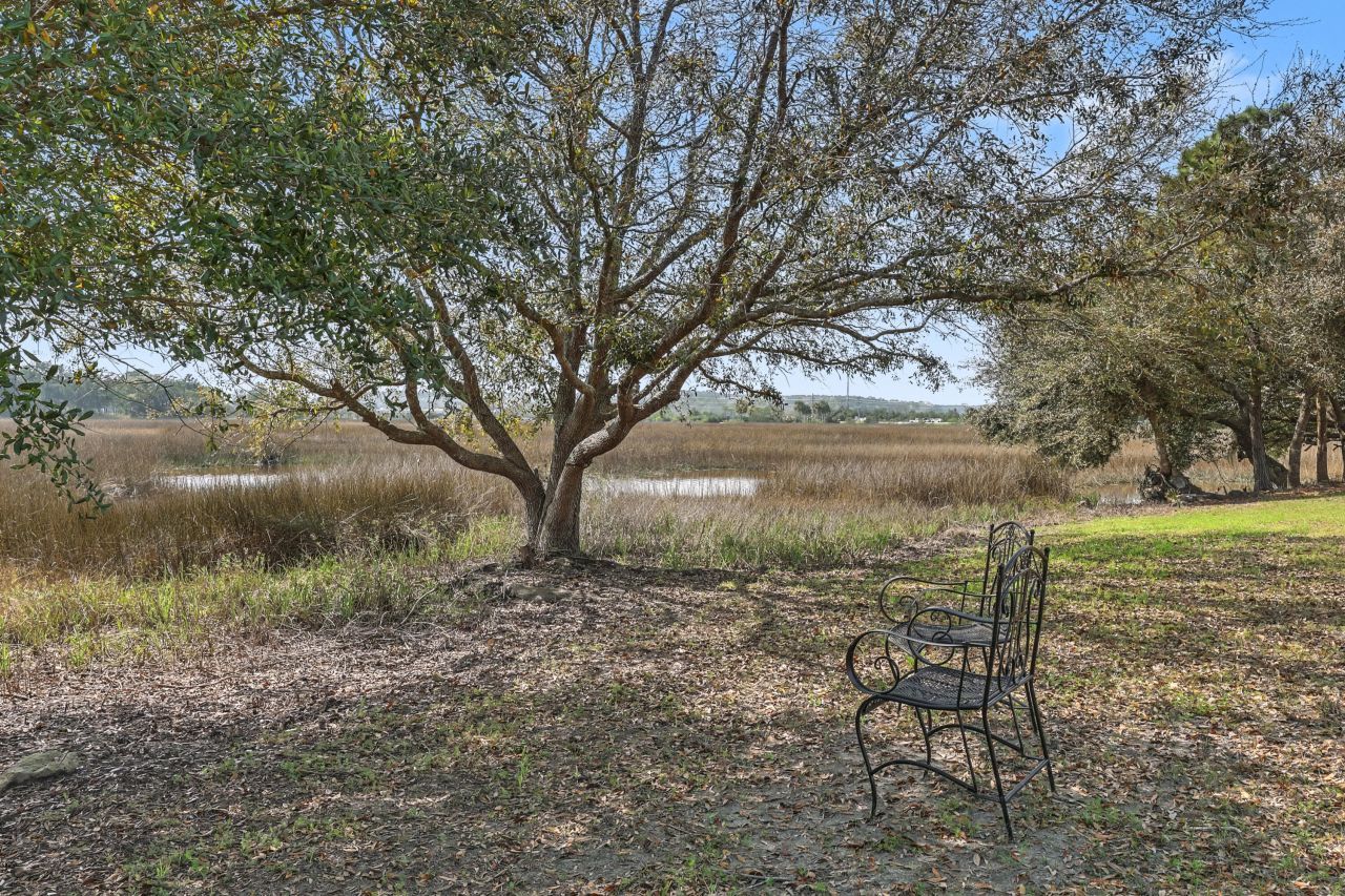 3925 James Bay Road Photo 35