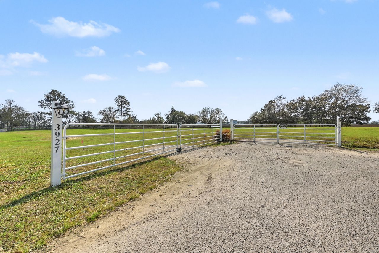 3925 James Bay Road Photo 41