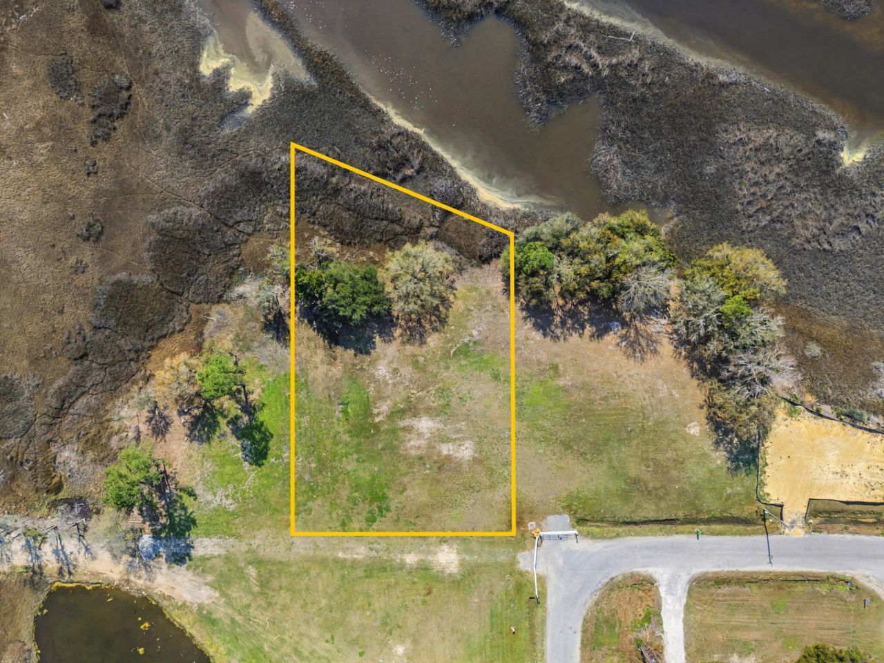 3925 James Bay Road Photo 5