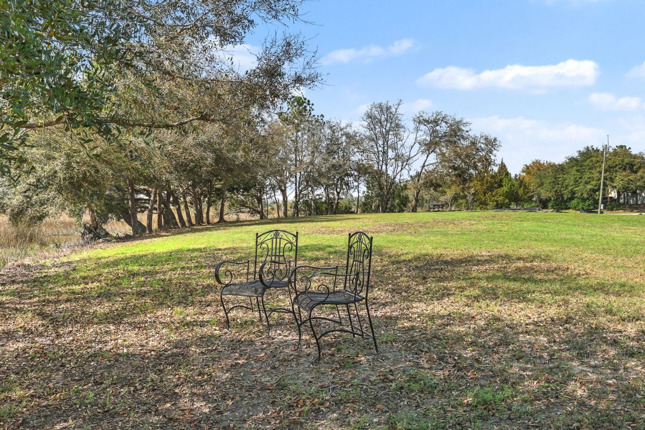 3925 James Bay Road Photo 8