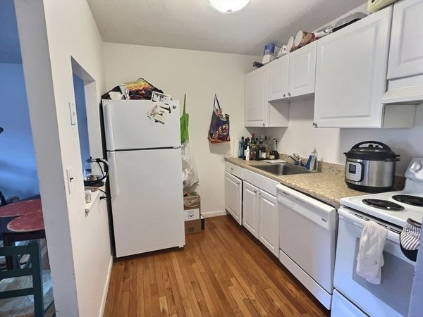 1027 Commonwealth Ave, Unit 17, Boston, MA 02215