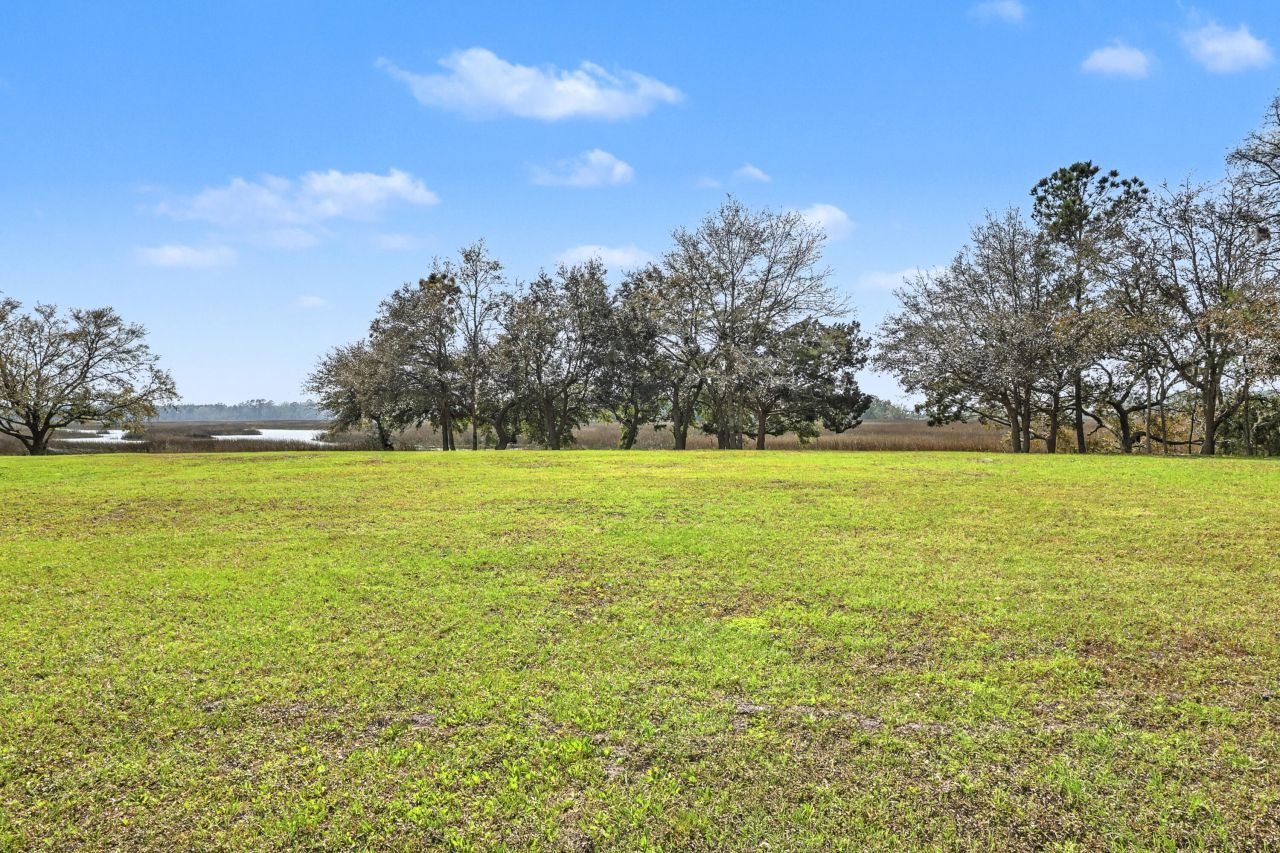 3925 James Bay Road Photo 10