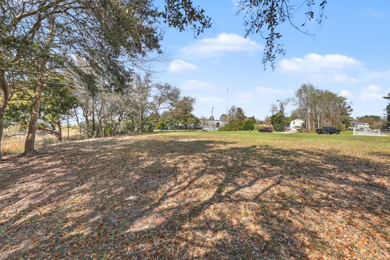 3925 James Bay Road Photo 12