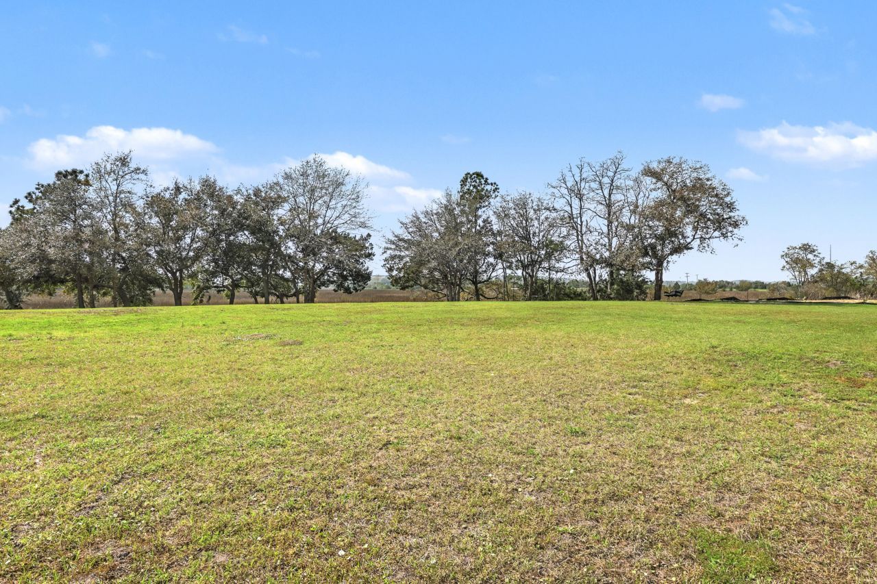 3925 James Bay Road Photo 9