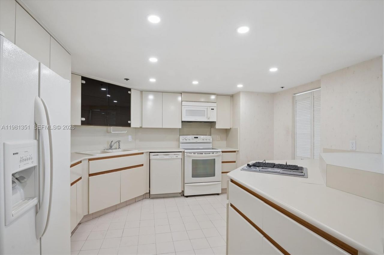 300 Three Islands Blvd , Unit 516, Hallandale Beach, FL 33009 Photo