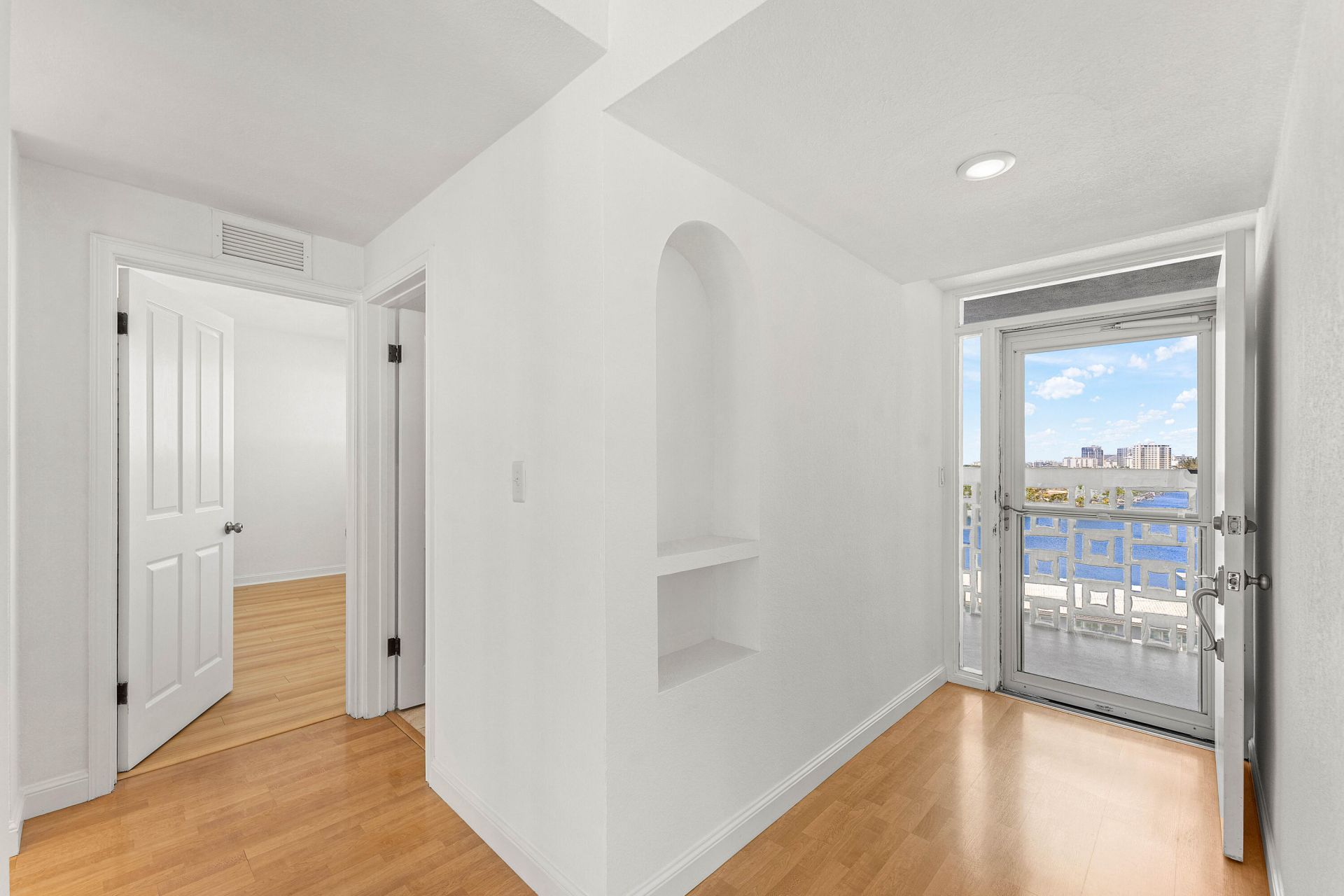 1900 S Ocean Drive, Unit 702, Fort Lauderdale, FL 33316 Photo