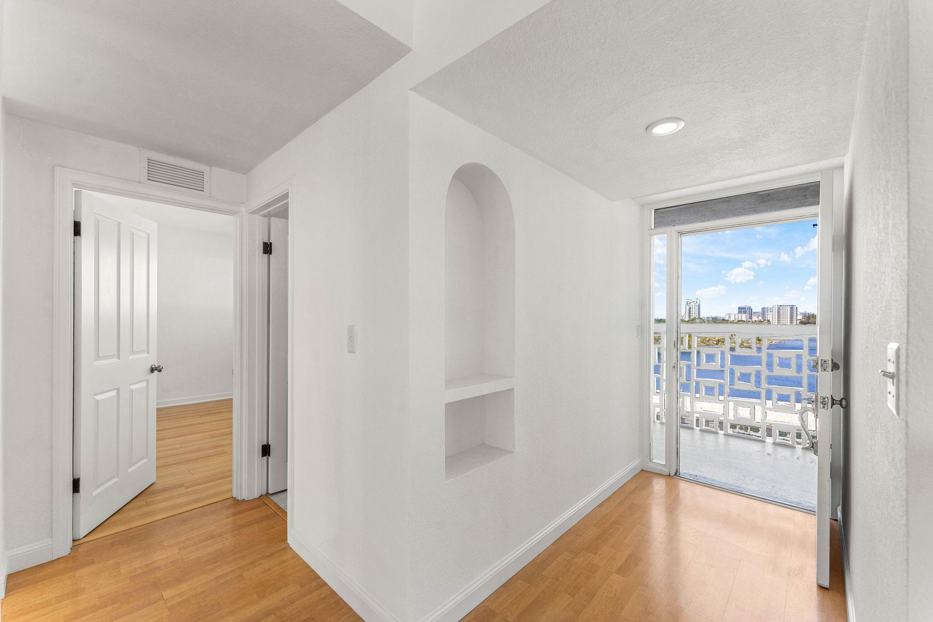 1900 S Ocean Drive, Unit 702, Fort Lauderdale, FL 33316 Photo