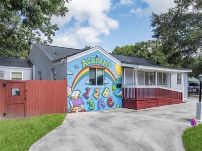 24 Sycamore Avenue , Charleston, SC 29407