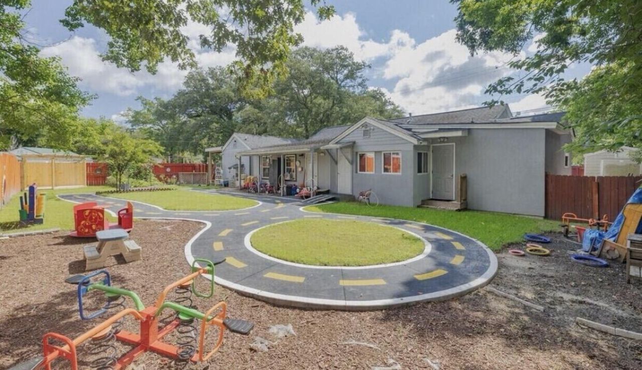 24 Sycamore Avenue Photo 4