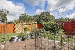 24 Sycamore Avenue photo 4