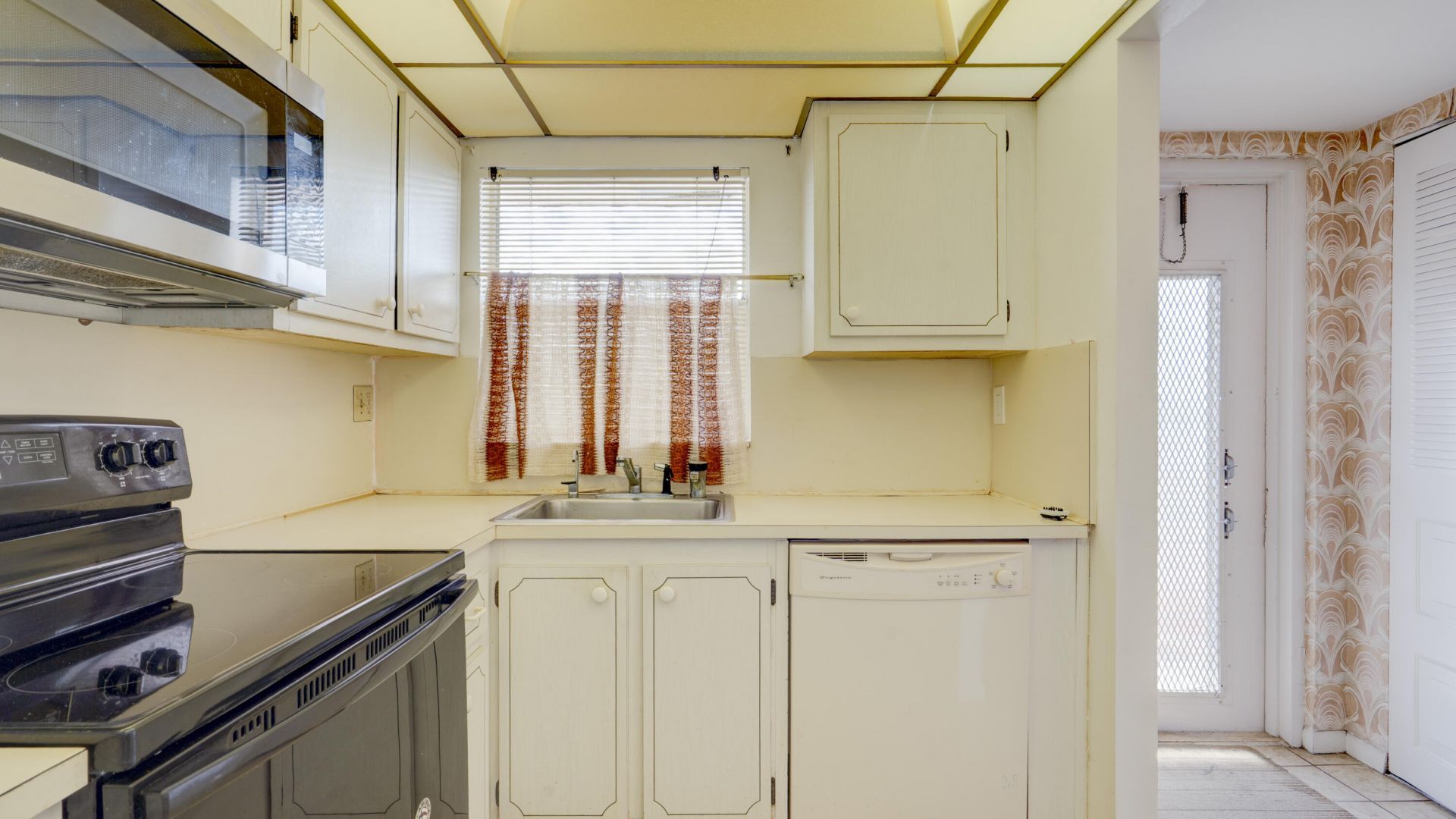 9400 Sunrise Lakes Boulevard, Unit 303, Sunrise, FL 33322 Photo