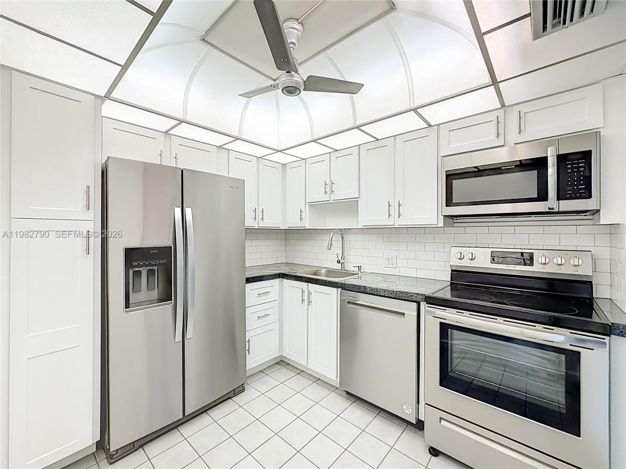 20301 W Country Club Dr , Unit 2428, Aventura, FL 33180 Photo